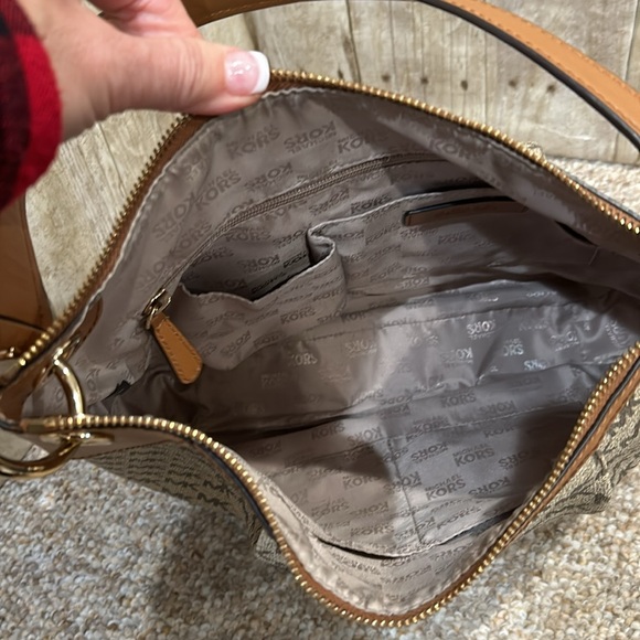 MICHAEL KORS Handbag New Condition - Picture 9 of 12